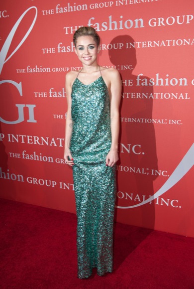 Miley_Cyrus_Arrivals_30th_Annual_Night_Stars2