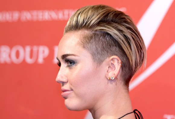 Miley_Cyrus_Arrivals_30th_Annual_Night_Stars3