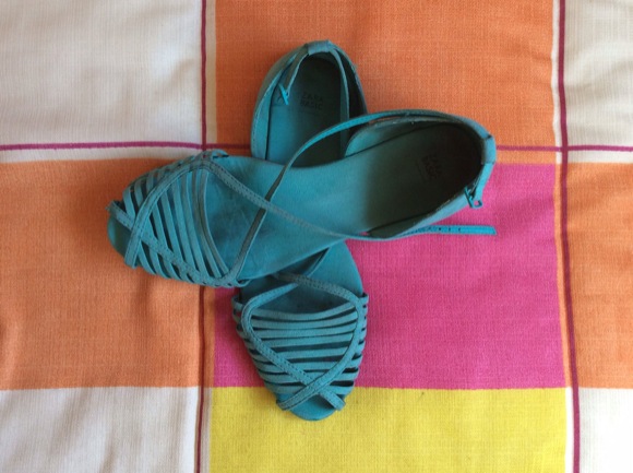 sandalias azules