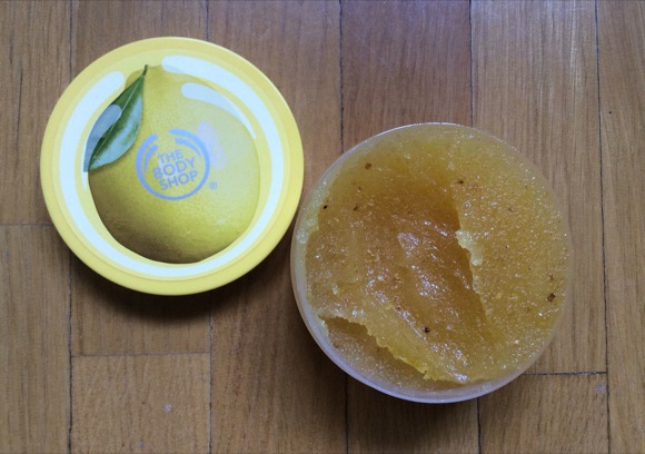 The Body Shop exfoliante limon