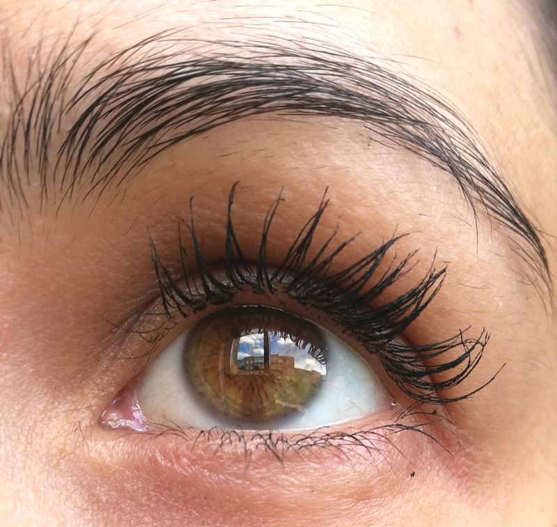mascara pestanas clarins aplicada
