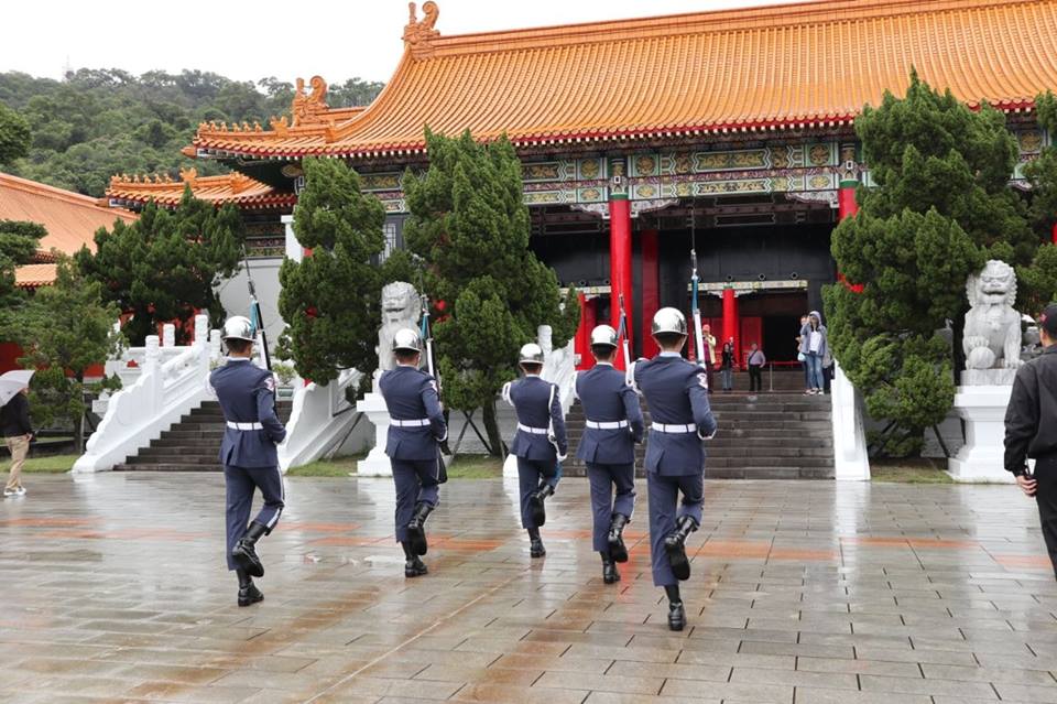 cambio guardia monumento martires taipei